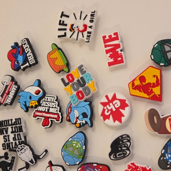 40+ Crocs-style Charms – New Hockey/Canada Set - Picture 4 of 5